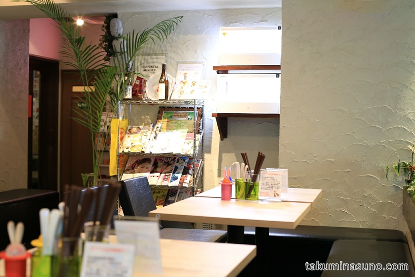 Inside of Bum Bun BLau Cafe with BeeHive at Hatanodai