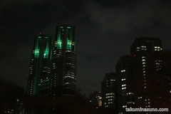 都庁が緑にライトアップ中！